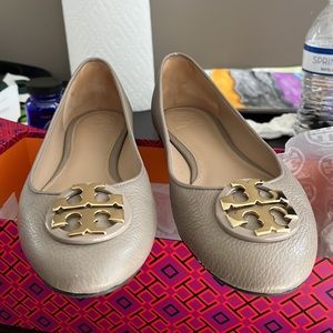TORY BURCH flats in French gray (brand new)